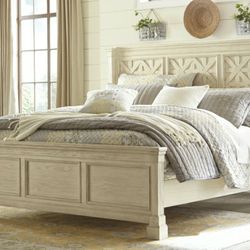Bolanburg Antique White King Panel Bed

