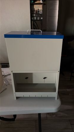 Dog food dispenser