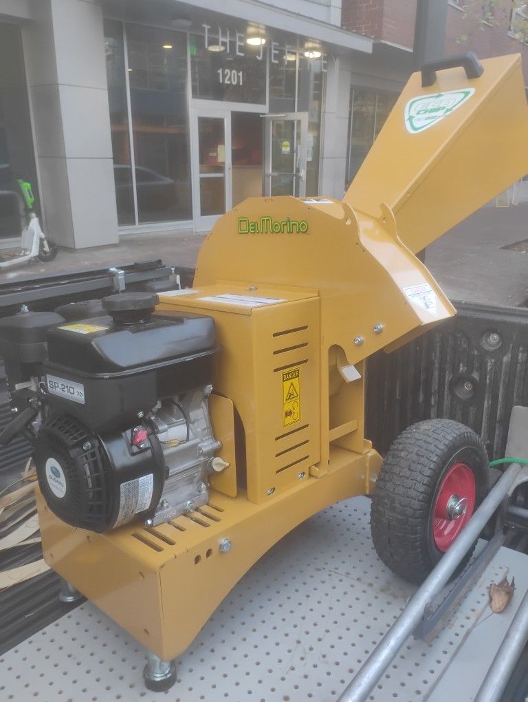 Del Morino Wood Chipper Like New