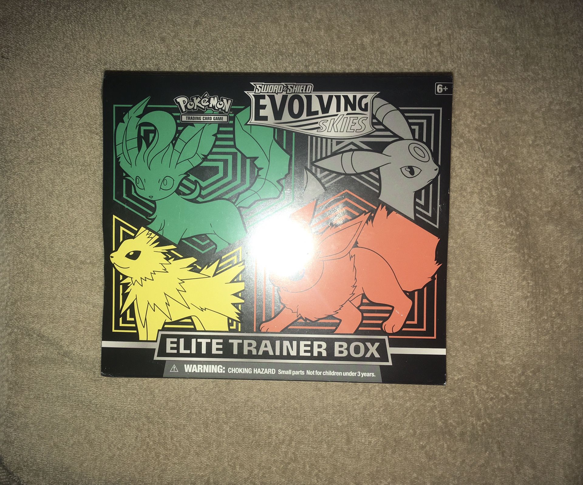 Pokemon Evolving Skies Elite Trainer Box 