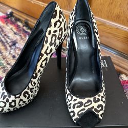 Brand New Guess Heels O