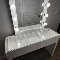 HOLLYWOOD VANITY- White 