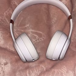 Cloud Pink Beats Solo 4