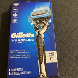 Razor With 2 Cartridges New 
