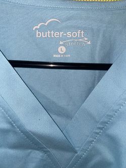 Uniform Advantage Scrub Top 