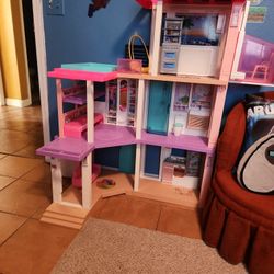 BARBIE DOLL HOUSE