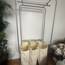 LAUNDRY HAMPER 