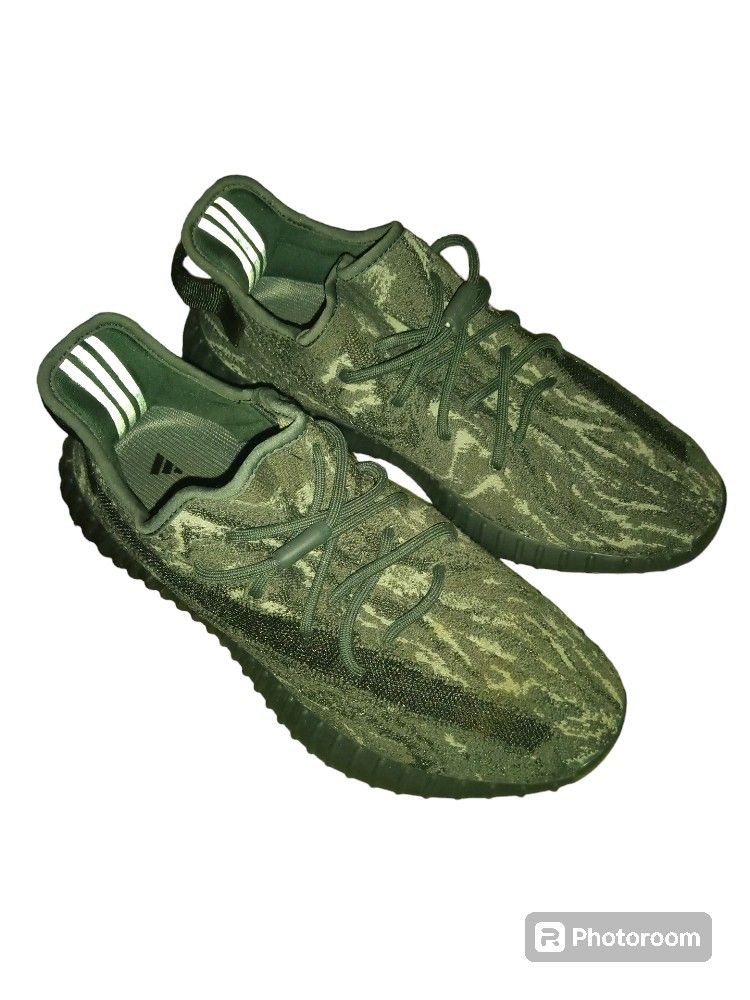 Adidas Yeezy  Boost 350 V2 Sulfur Size 11