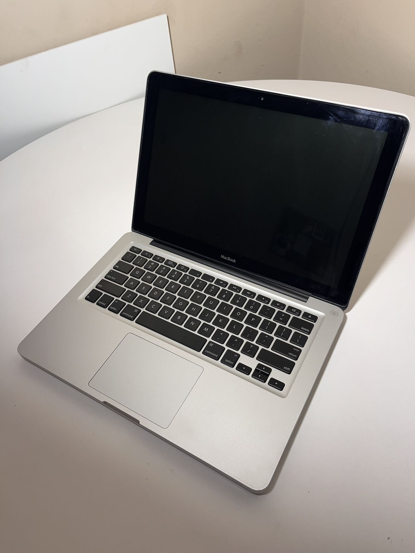 Macbook 13” (2008), 6GB RAM, 500GB SSD, MacOS El Capitan