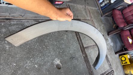 21/24 bronco sport driver weel opening molding
