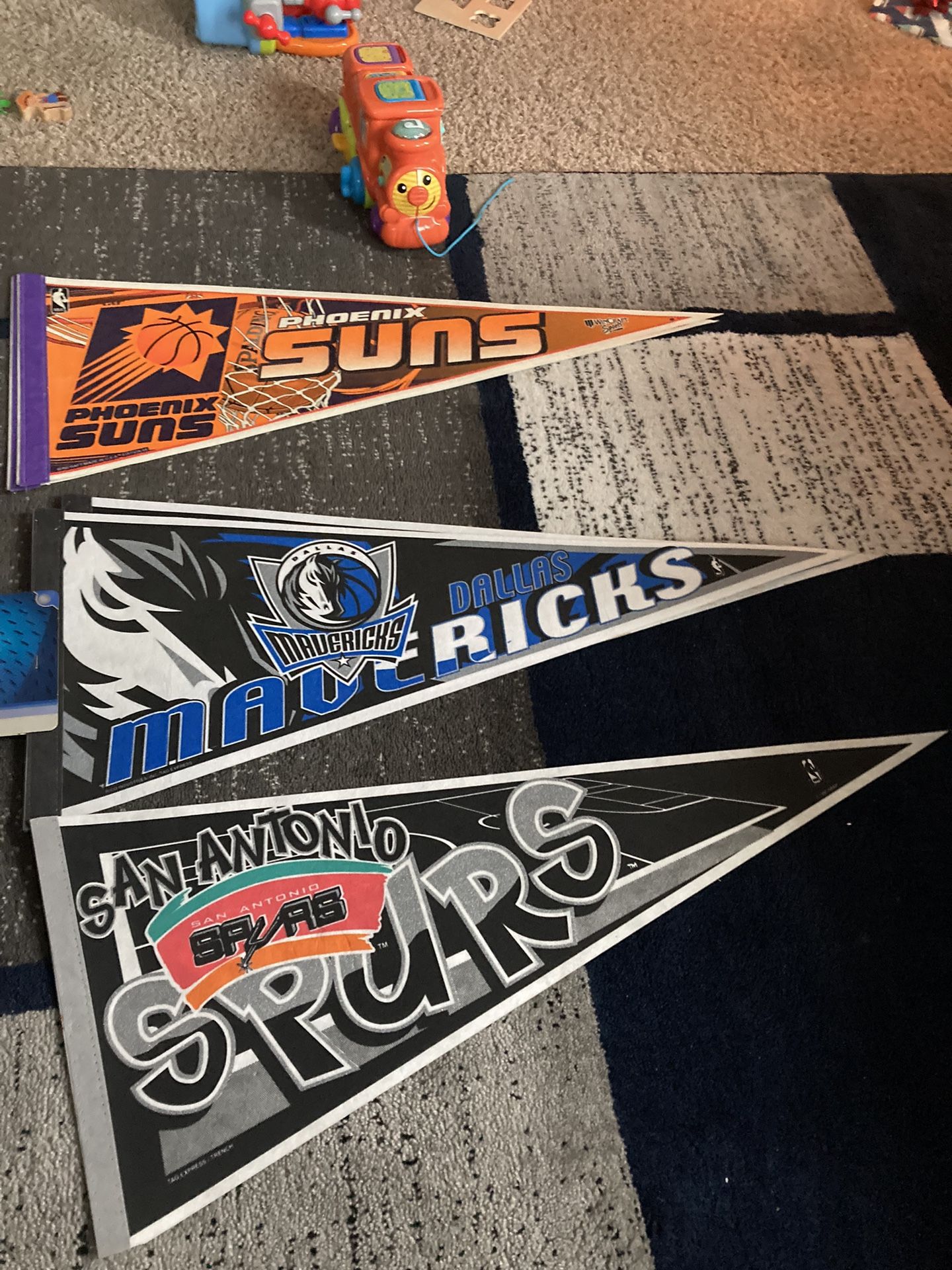 Vintage NBA Penants