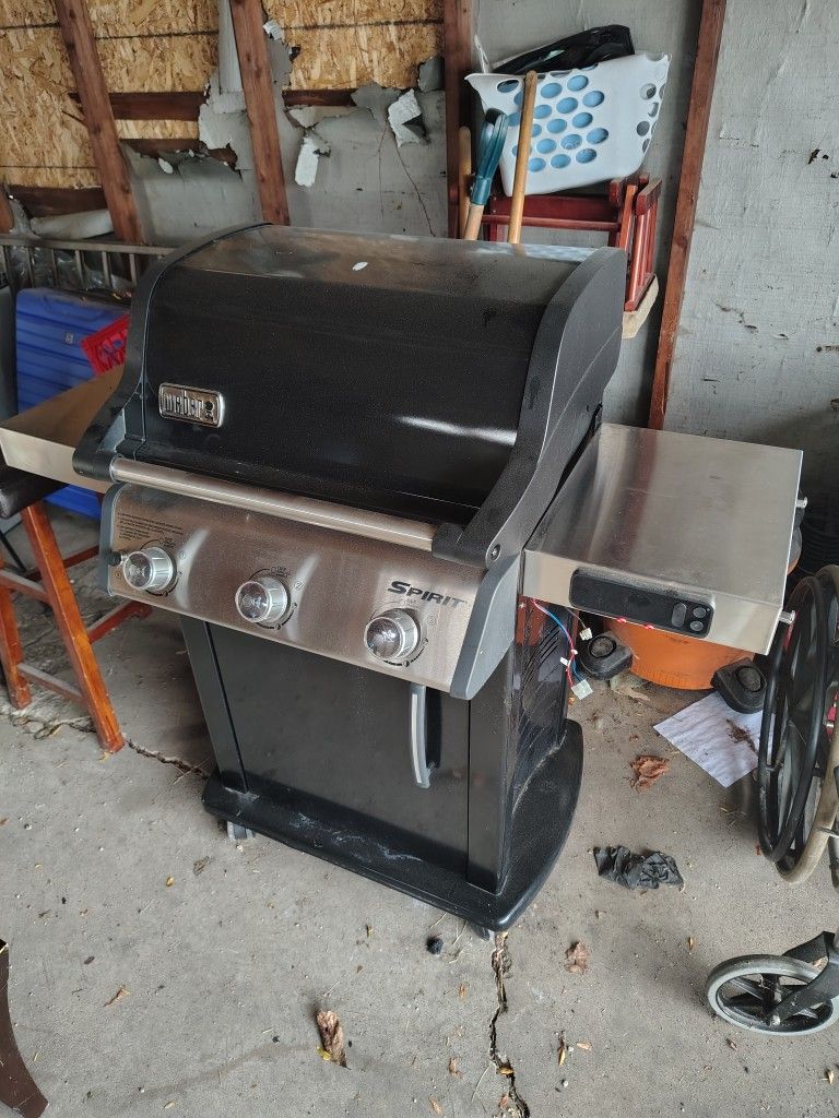 Weber Spirit Smart 3 Grill (Brand New)
