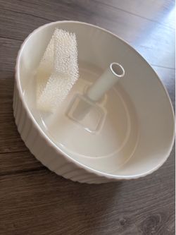 Ceramic cat fountain