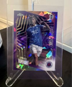 2025 Topps Chrome UEFA Mikey Moore 56 Purple Geometric Refractor /75