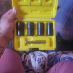 LOCKING WHEEL NUT REMOVAL SET