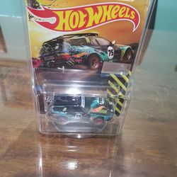Hot Wheels Porche Premium Dirtmeister