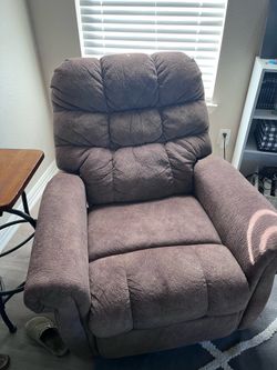 BROWN RECLINER