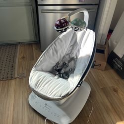 4 Moms Mamaroo Swing 