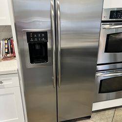 GE Profile Refrigerator 22.6 Cubic Feet
