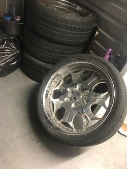 Rims 24s 2 tires in bad shape Chevy o gmc 6lugs $350 obo...rines 24 6 ollos dos llantas no sirven $400 o mejor oferta.