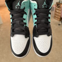 Jordan 1 Mid Tropical Twist Igloo