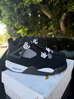 Jordan 4 Negro con Blanco – Nuevo