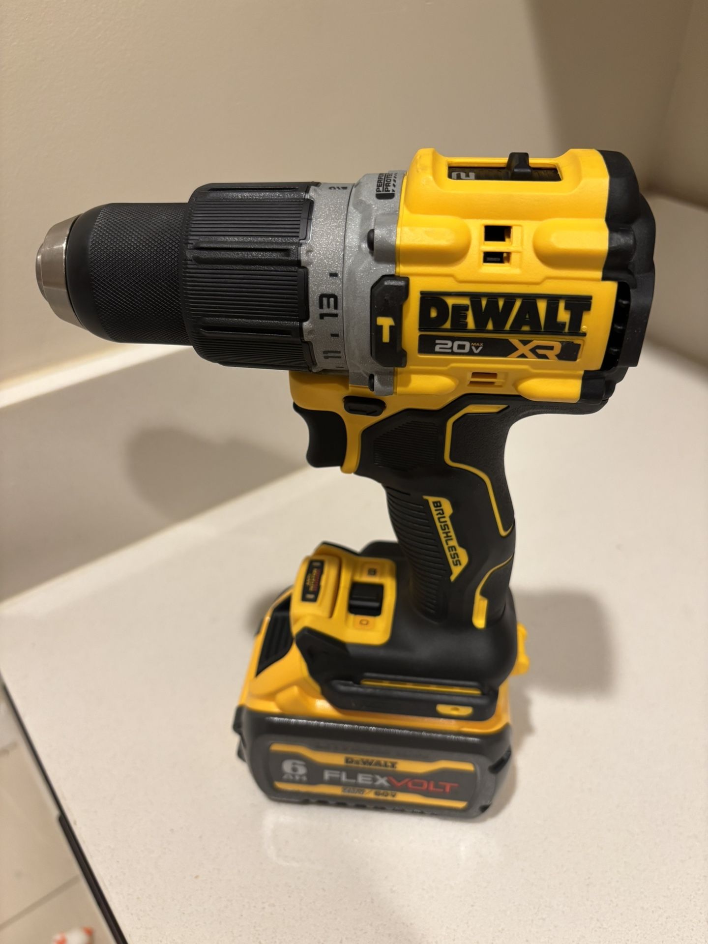 New Dewalt XR Drill And Flex Bolt Battery (6ah)
