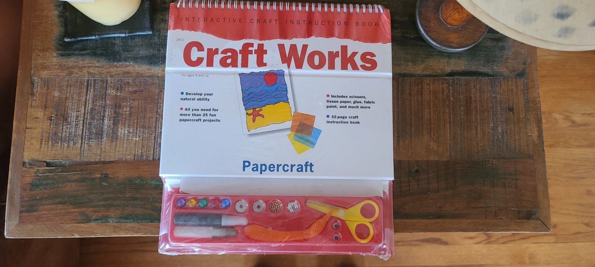 Craft Works Interactive Craft Instruction Book