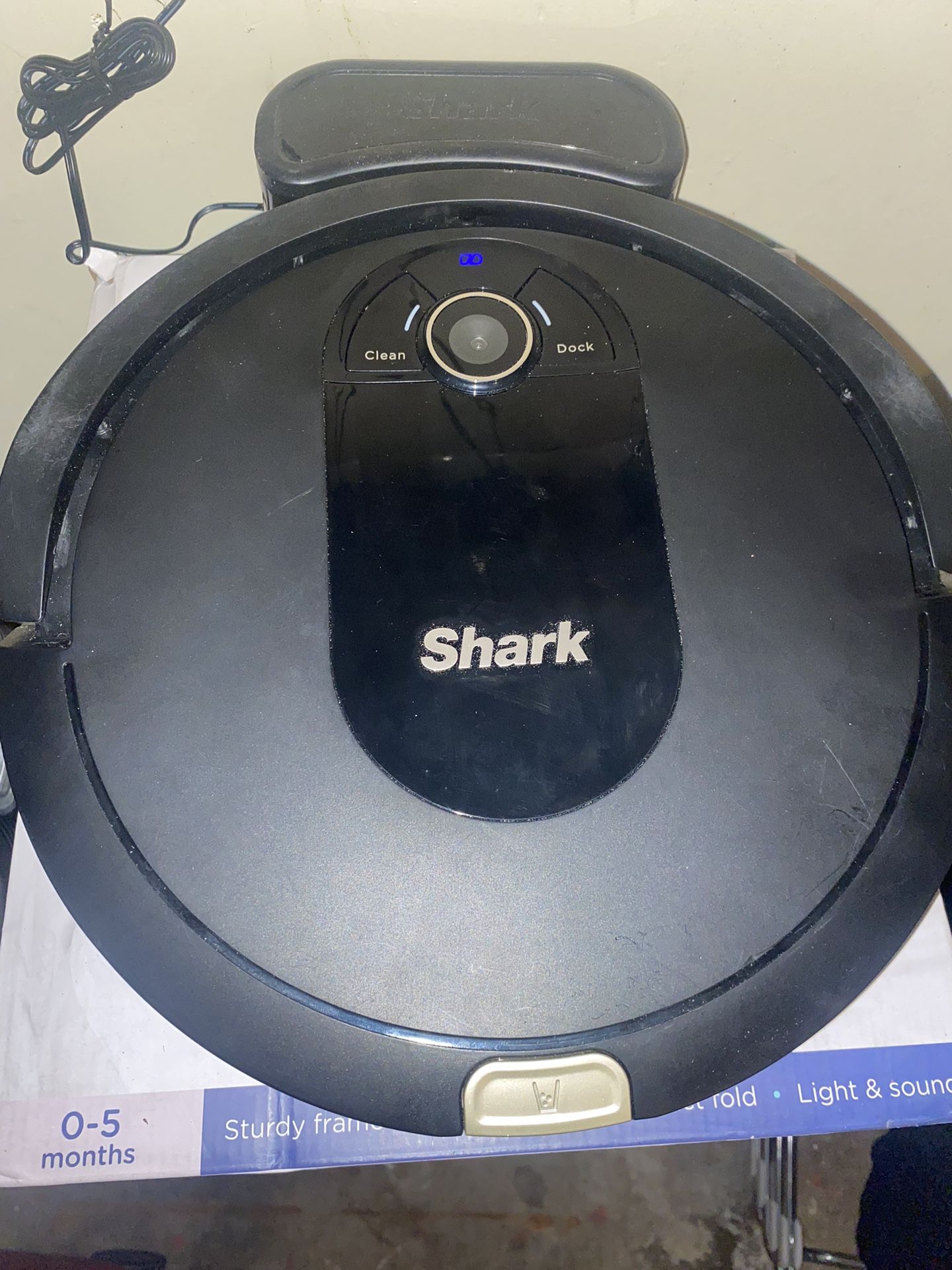 Shark AV993 IQ Robot Vacuum, Self Cleaning Brushroll, Advanced Navigation, Perfect for Pet Hair, Compatible with Alexa, Wi Fi , Black