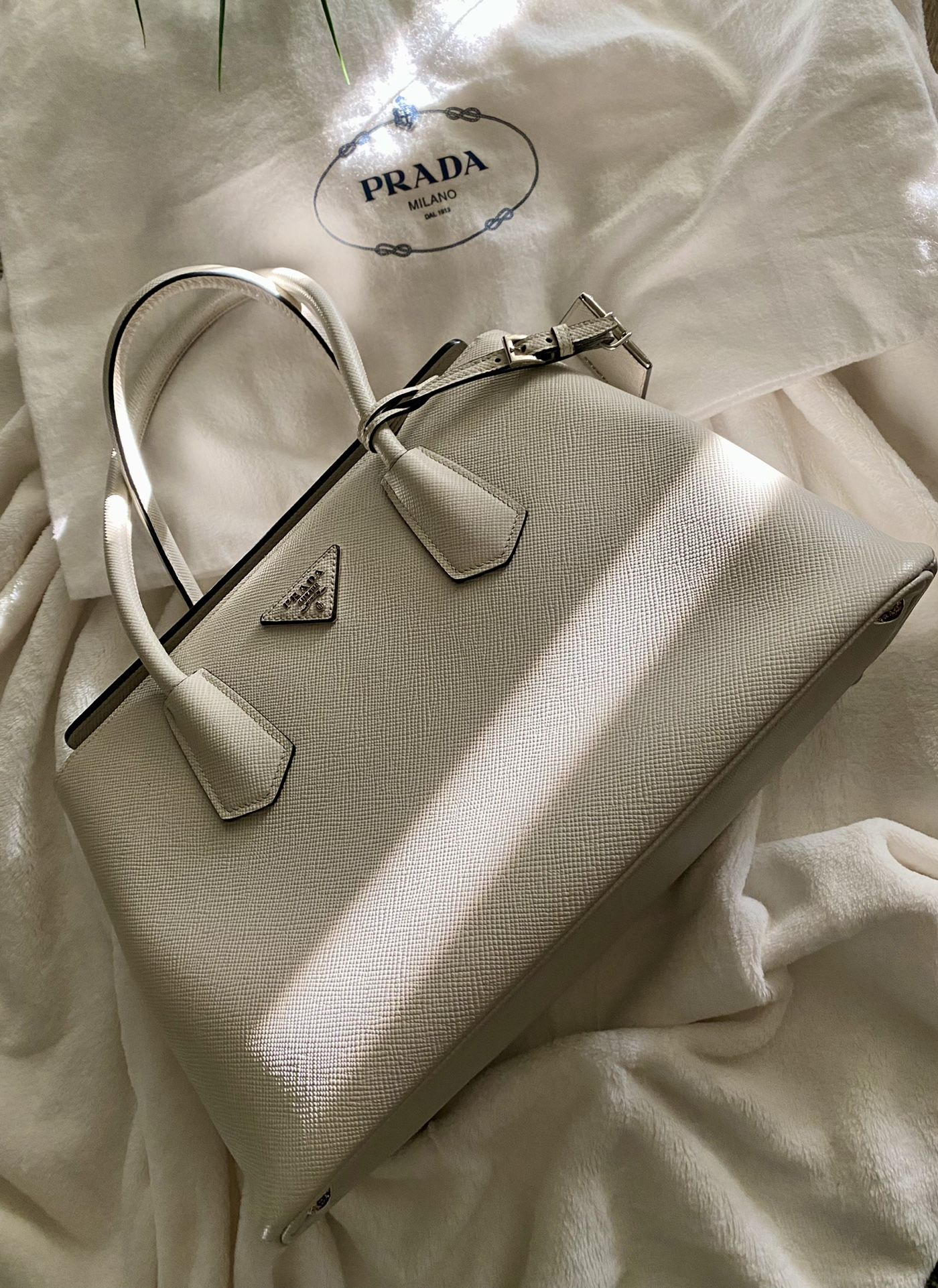 Prada Double Saffiano Cur Talco Leather Large Tote Bag Cream for Sale in  Oceanside, CA - OfferUp