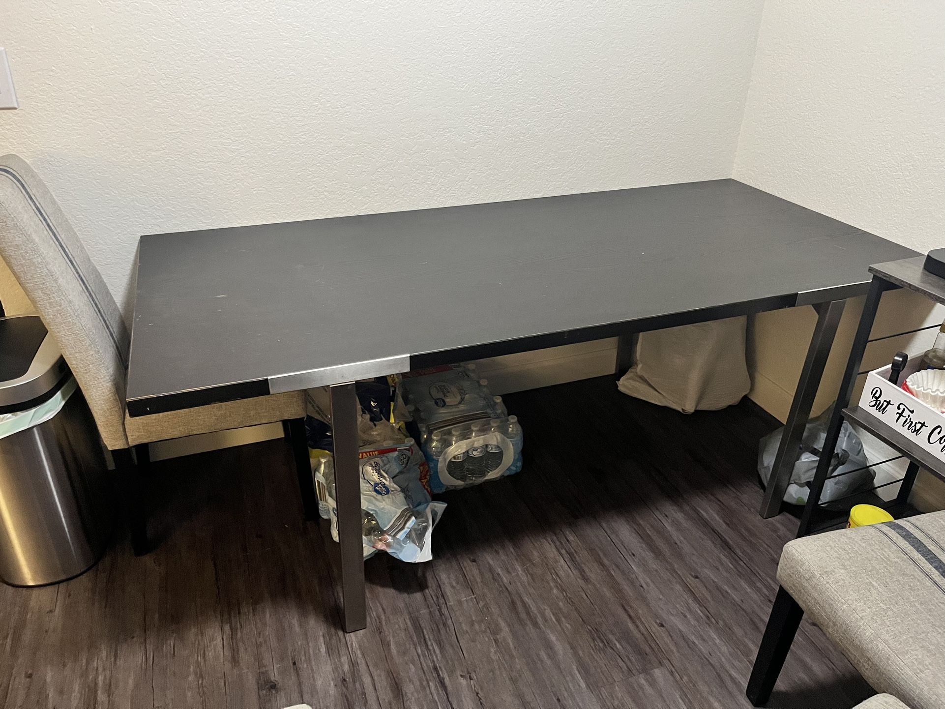 4 Dining Chairs And Table