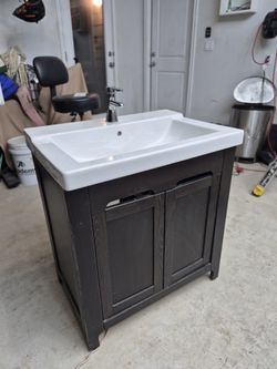 Vanity, Faucet, Extra Large Sink