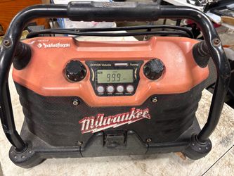 Milwaukee job site radio