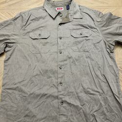Wrangler Men's All Day Comfort short sleeve button-down shirt in khaki . Size XLarge 