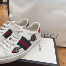 Gucci Arrow Sneakers for Sale in Brooklyn, NY - OfferUp