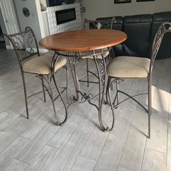 Bar Table With 3 Chairs  And 3 living Room table 