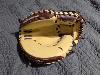 Akadema praying mantis catchers mitt