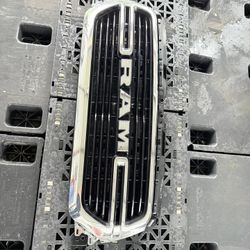 2019 - 2024 RAM 1500 CHROME GRILL OEM