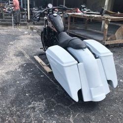 Harley Davidson Sportster 883 / Dyna / Sportster 5″ Dual Cut Out Saddlebags Kit + Lids