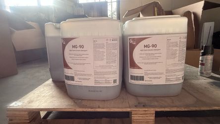 Degreaser for fleet wash or commercial & industrial