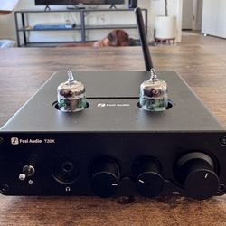 Mini stereo tube headphone amplifier