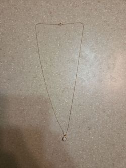 14 k gold necklace with 14 k gold opal pendant.  Weight is 0.8 grams