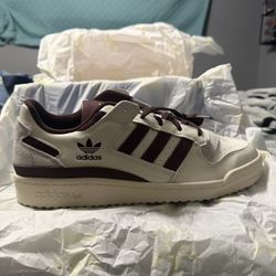 adidas Forum Low CL – Cloud White / Aurora Ruby / Wonder White