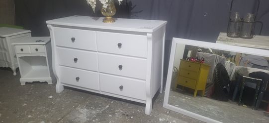 Beautiful Ashley's Furniture Farmhouse Dresser With large Mirror
