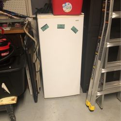 Mini Freezer Used But Perfect Condition - Thawing And Cleaning Today.