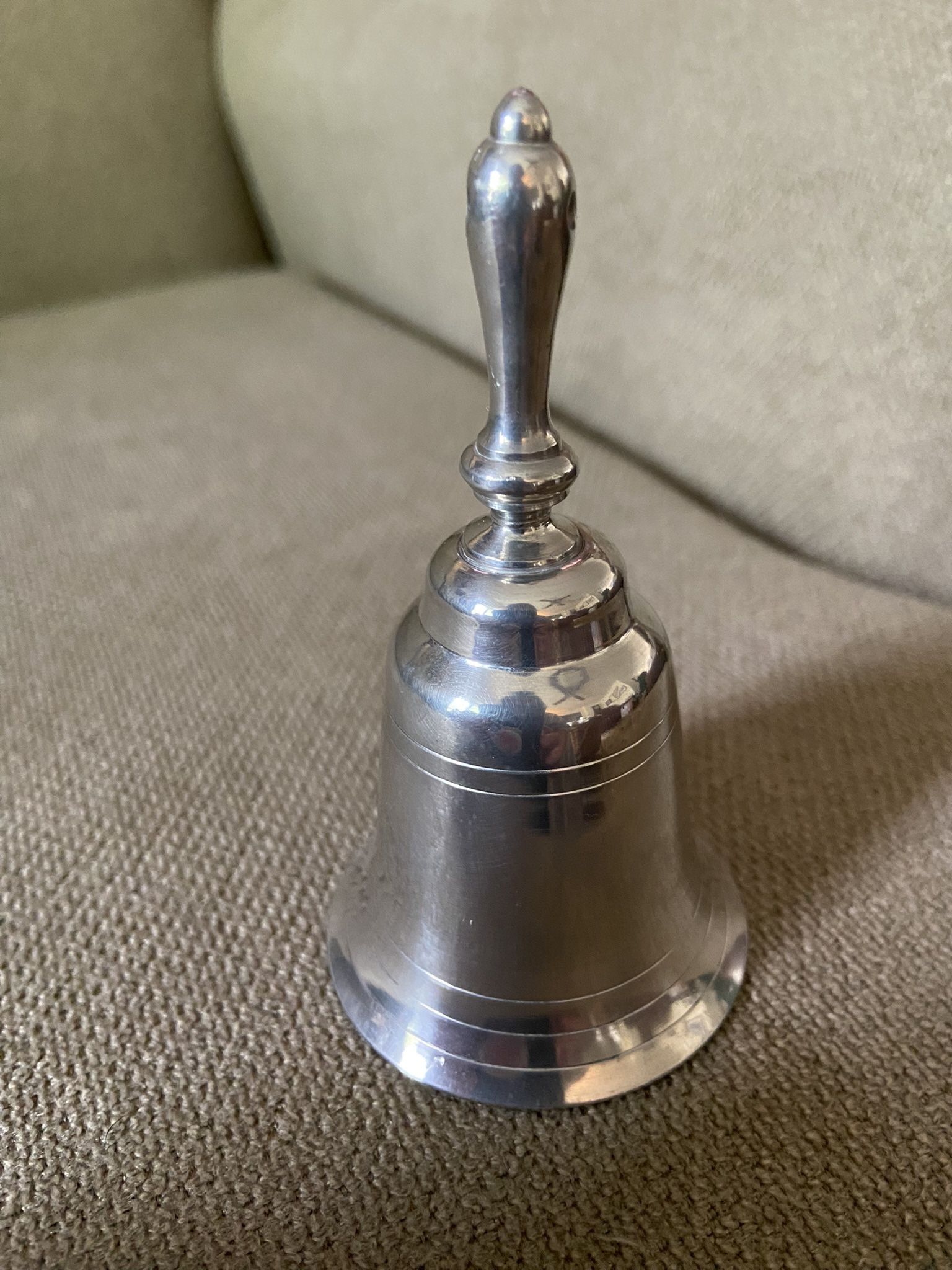 1983 Williamsburg VA Pewter Bell By Shirley Pewter