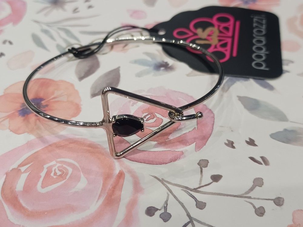 NEW paparazzi silver dangle bracelet black stone in triangle