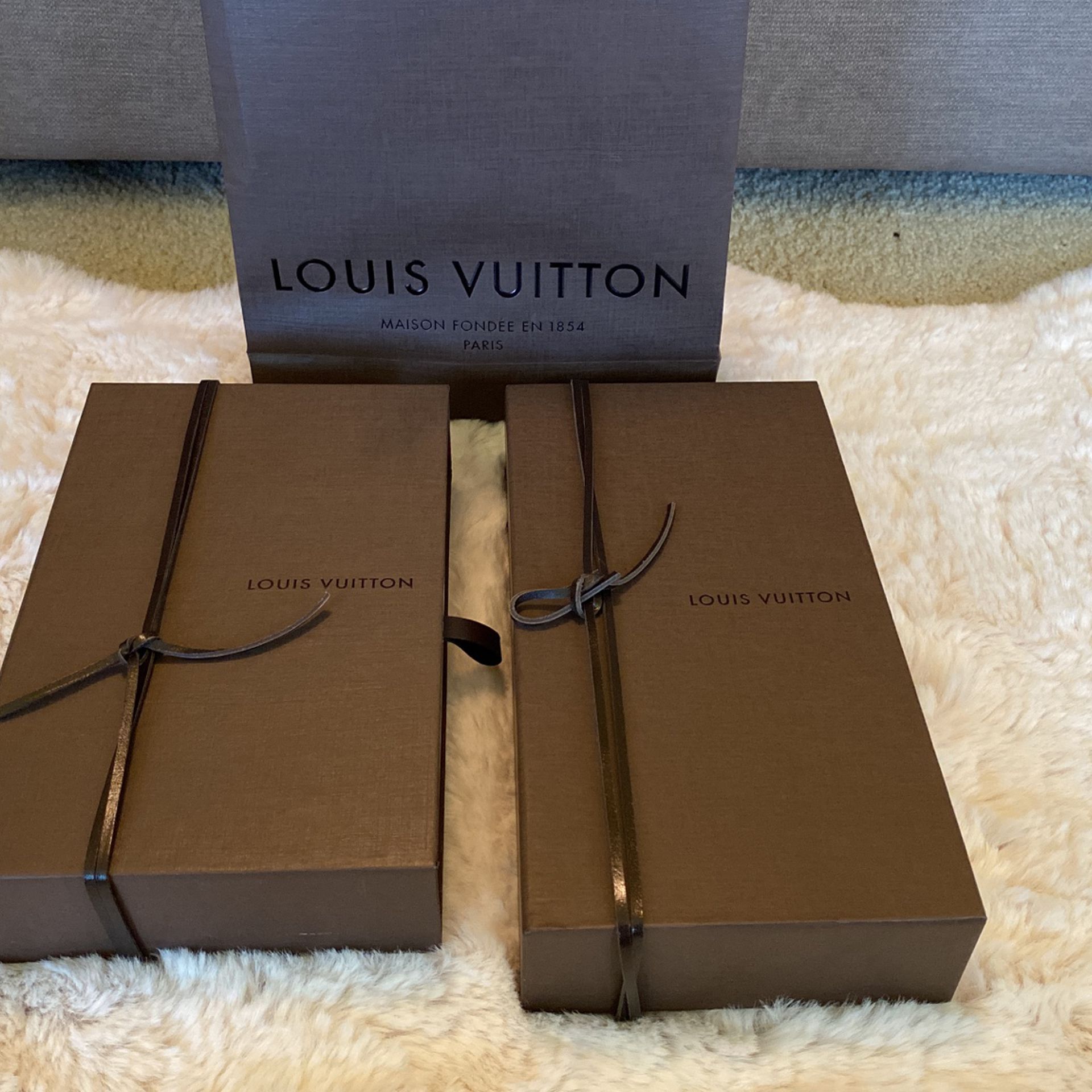 Louis Vuitton Crème/White Damier Wallet for Sale in San Diego, CA - OfferUp