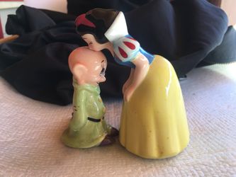 Disney Snow White salt and pepper shaker