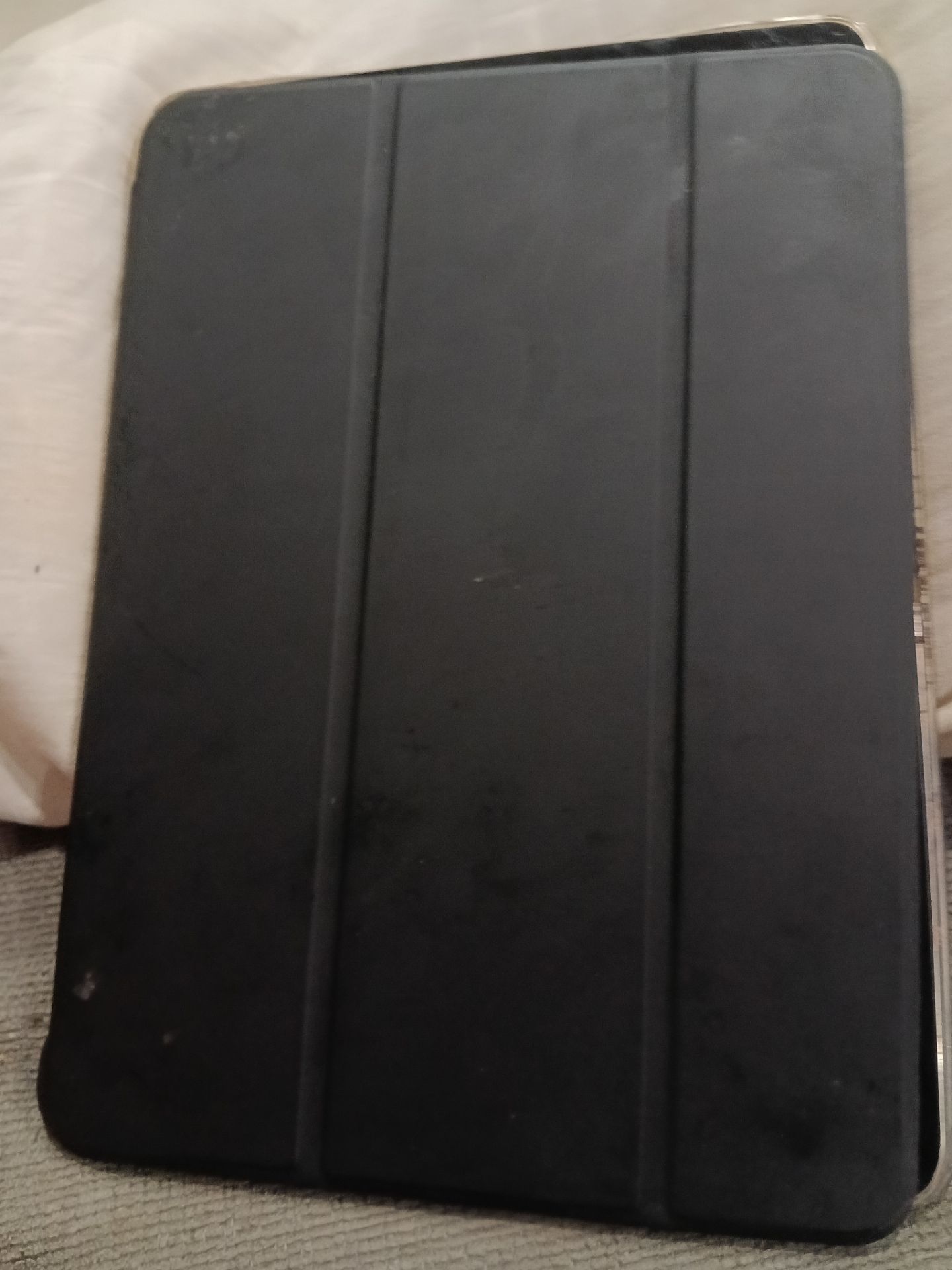 iPad 7 silver about 9.6 in